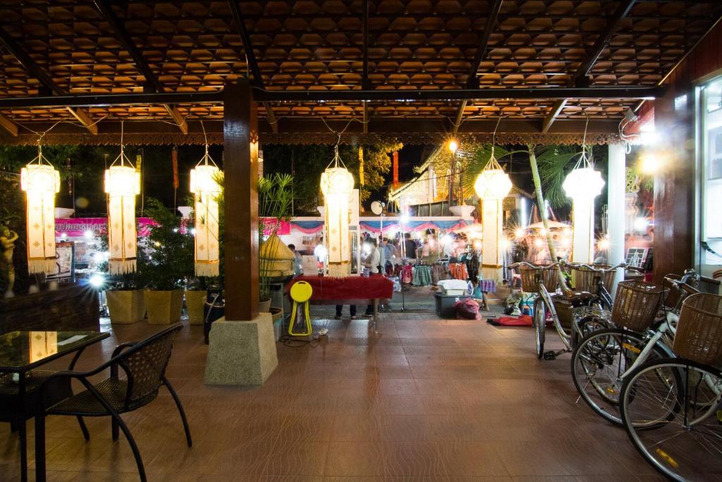 Phoothawee House Hotel Chiang Mai Buitenkant foto