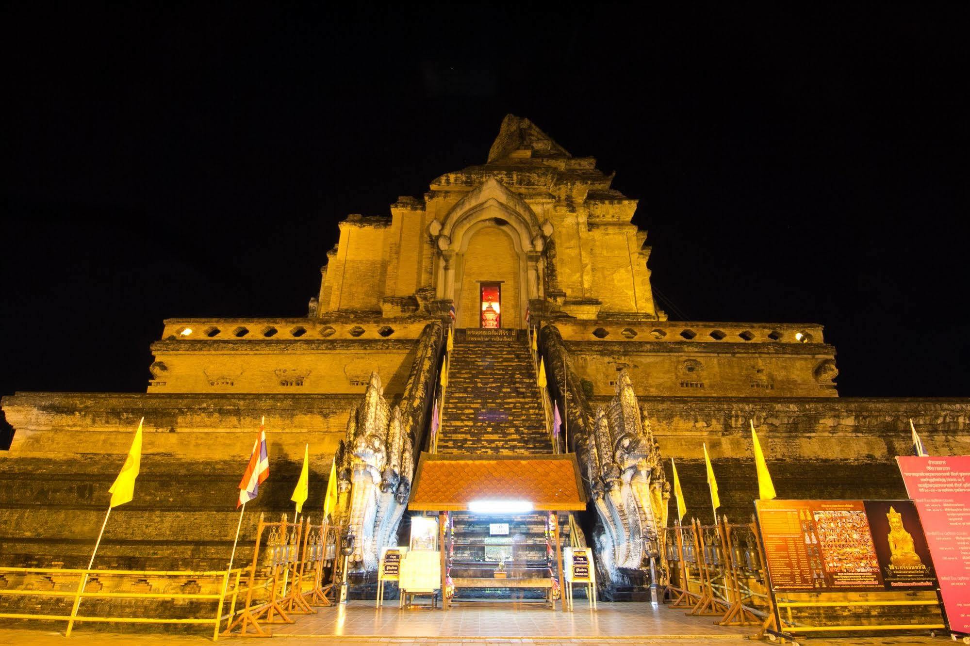 Phoothawee House Hotel Chiang Mai Buitenkant foto