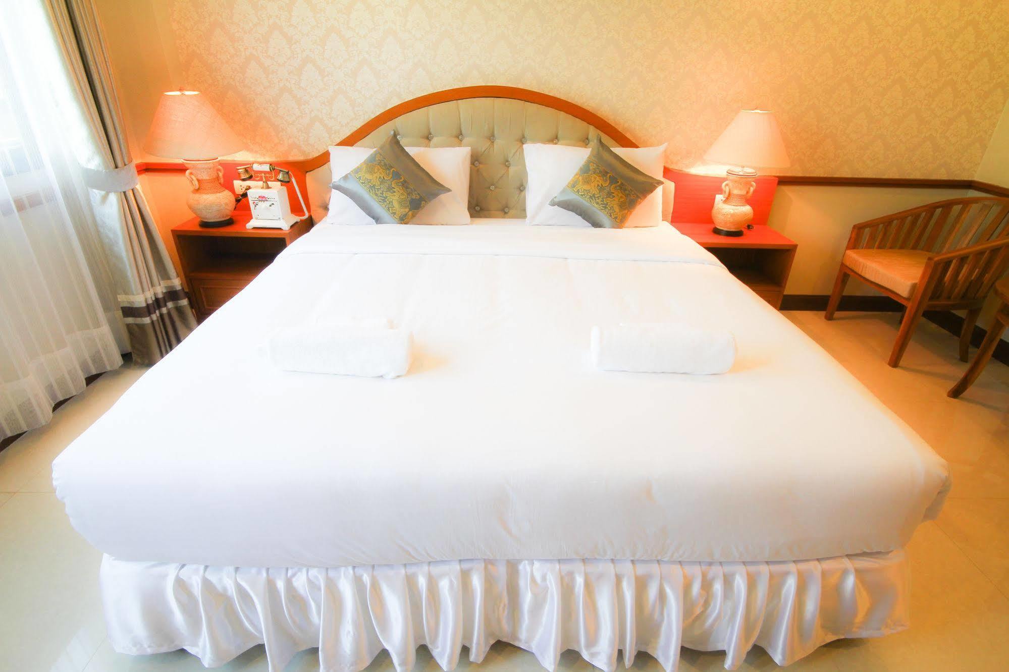 Phoothawee House Hotel Chiang Mai Buitenkant foto